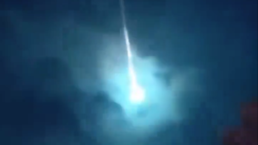 Queda de meteoro ilumina céu do Nordeste